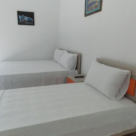 Guest House Vila Bega Саранда Екстер'єр фото