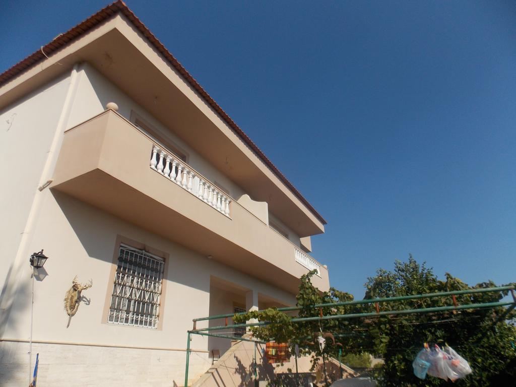 Guest House Vila Bega Саранда Екстер'єр фото