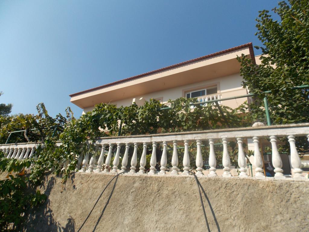 Guest House Vila Bega Саранда Екстер'єр фото