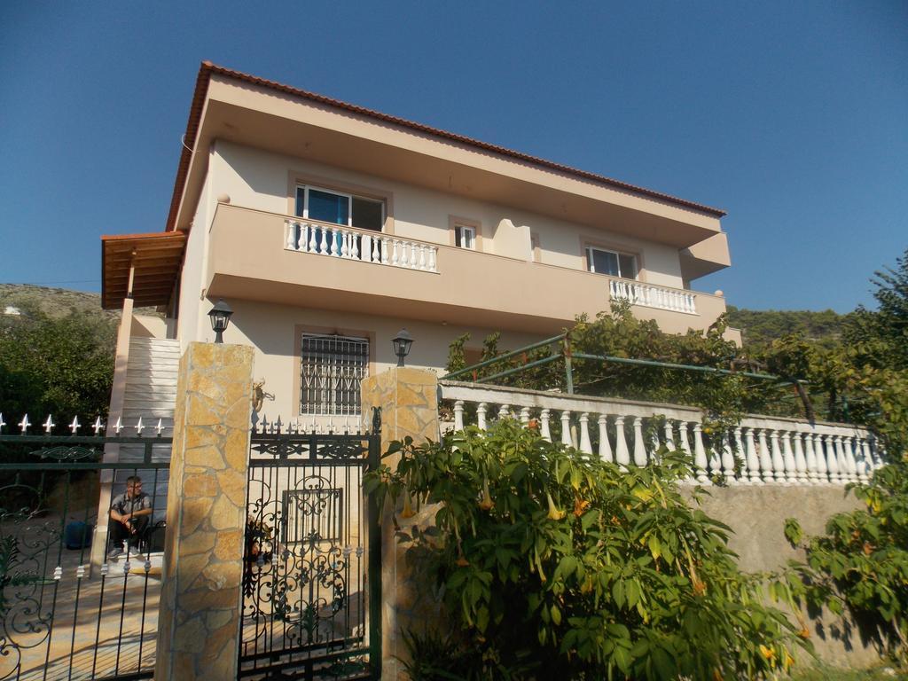 Guest House Vila Bega Саранда Екстер'єр фото