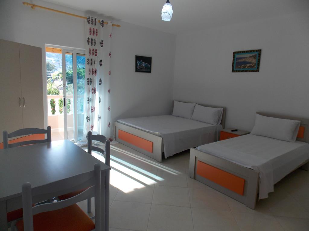 Guest House Vila Bega Саранда Екстер'єр фото