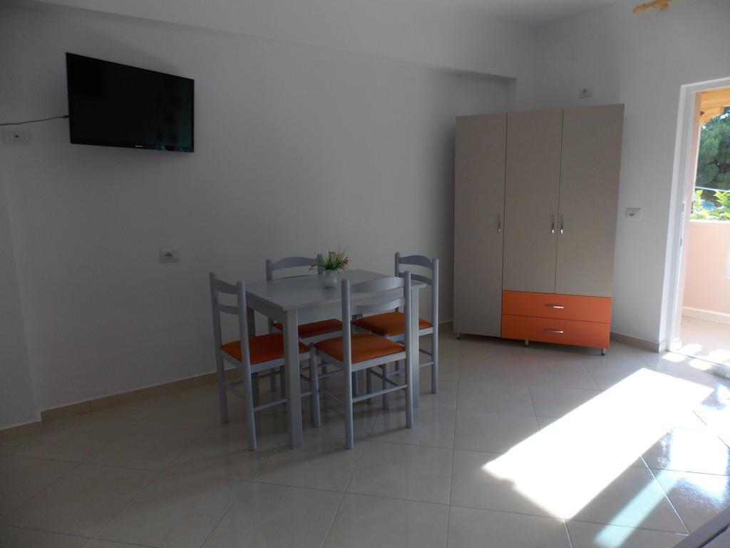 Guest House Vila Bega Саранда Екстер'єр фото