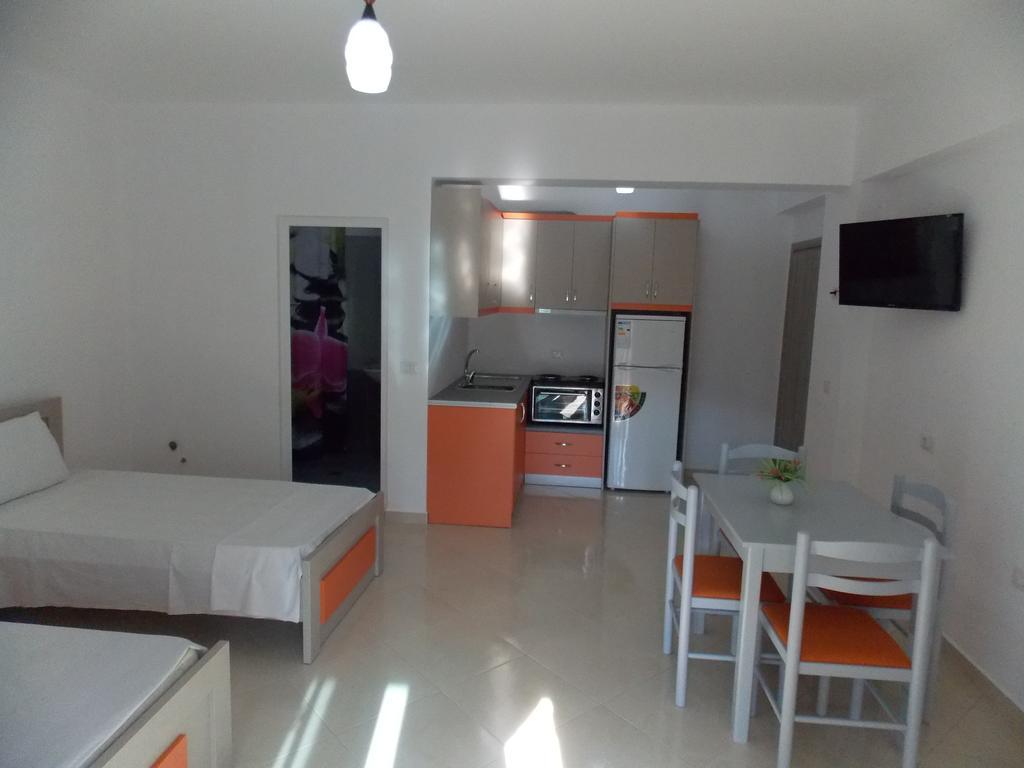 Guest House Vila Bega Саранда Екстер'єр фото