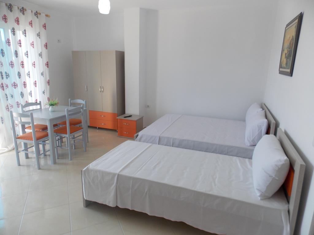 Guest House Vila Bega Саранда Екстер'єр фото