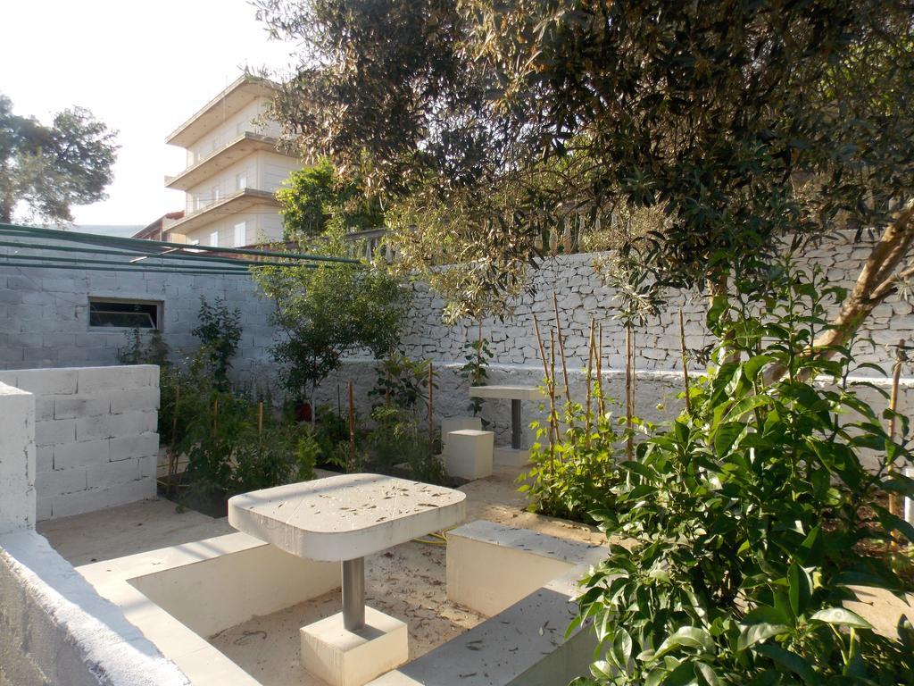 Guest House Vila Bega Саранда Екстер'єр фото