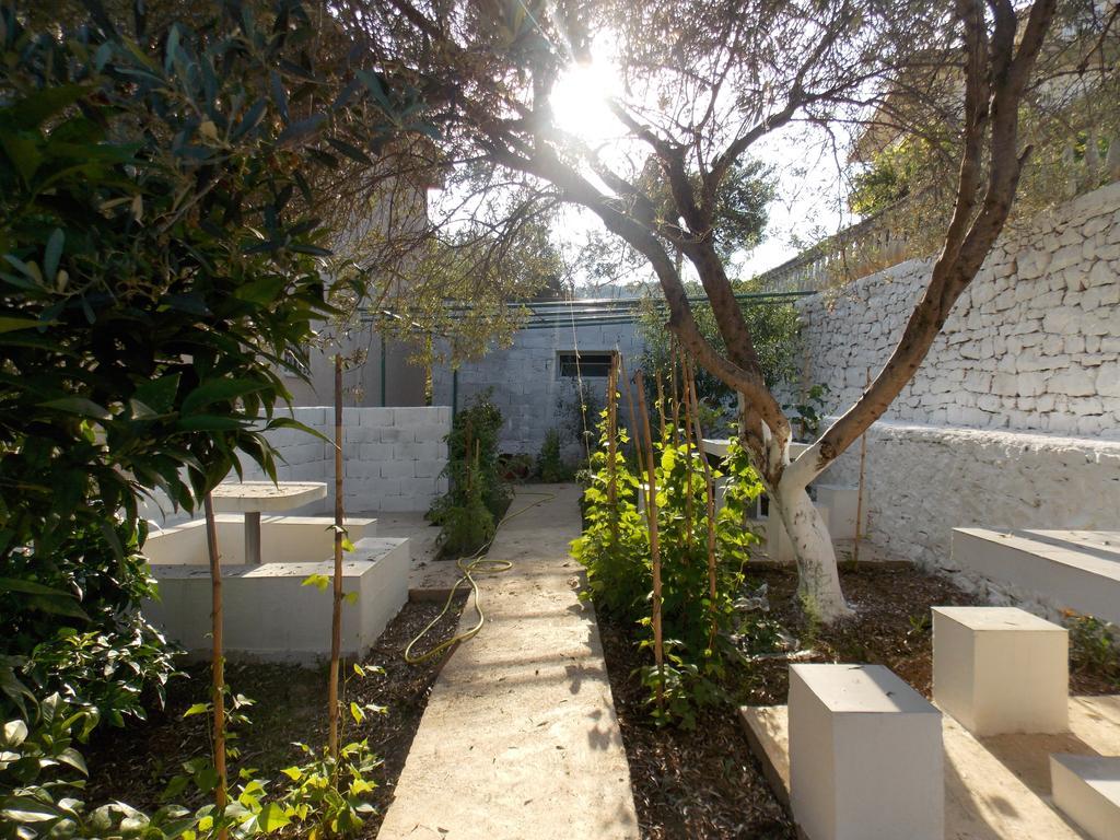 Guest House Vila Bega Саранда Екстер'єр фото