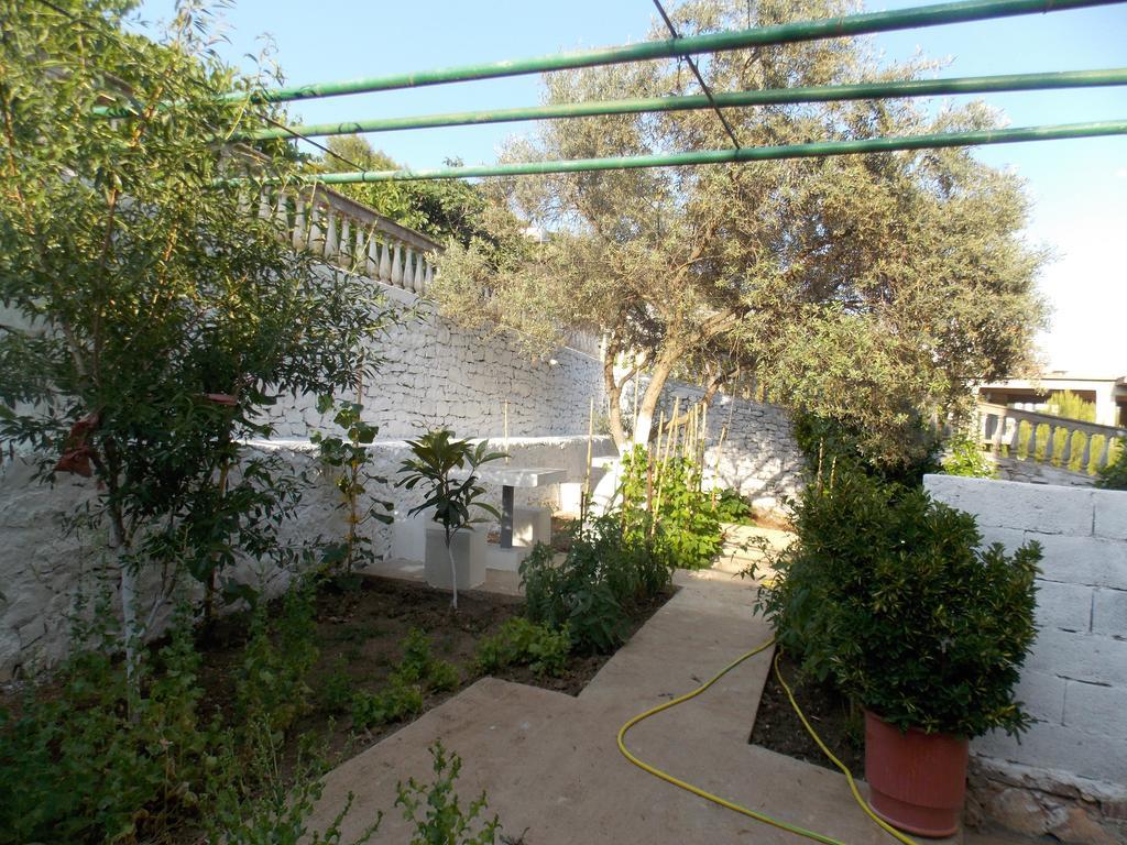 Guest House Vila Bega Саранда Екстер'єр фото