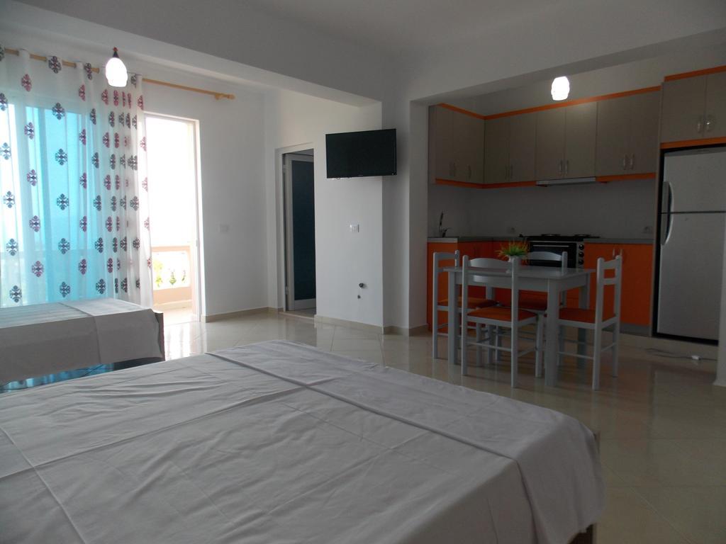 Guest House Vila Bega Саранда Екстер'єр фото