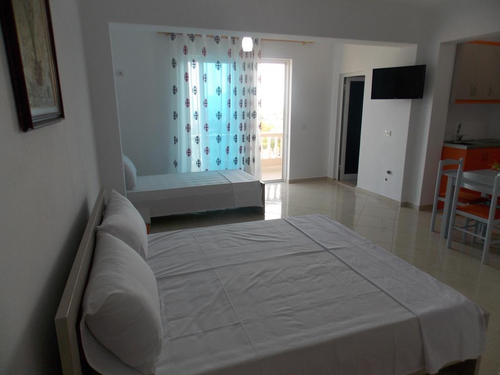 Guest House Vila Bega Саранда Екстер'єр фото