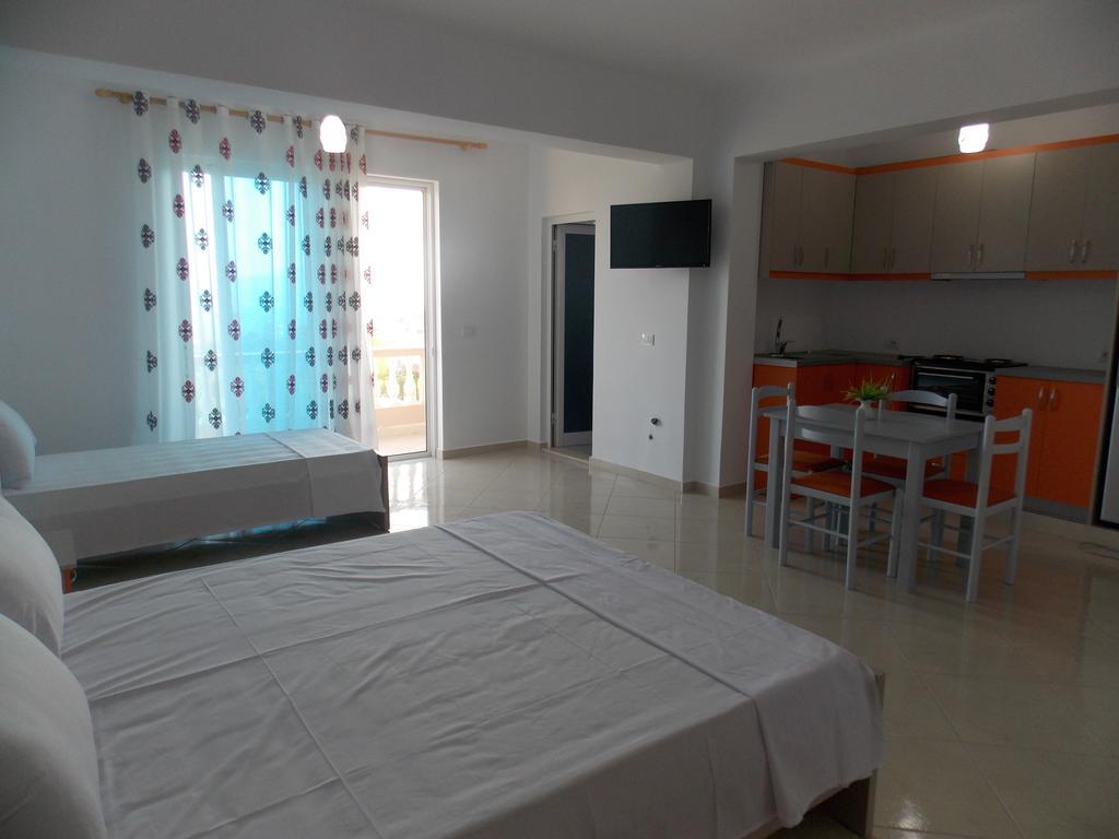 Guest House Vila Bega Саранда Екстер'єр фото