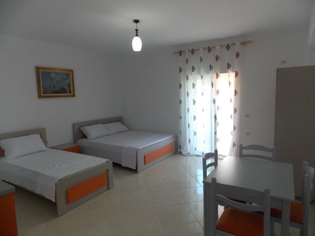Guest House Vila Bega Саранда Екстер'єр фото