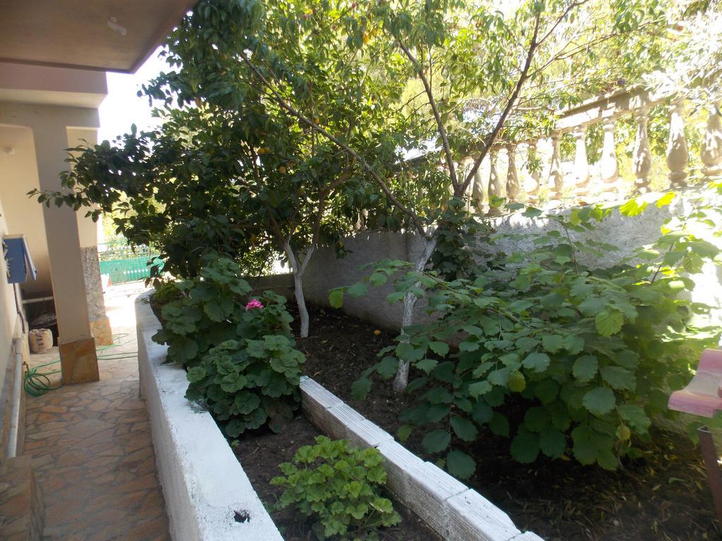 Guest House Vila Bega Саранда Екстер'єр фото
