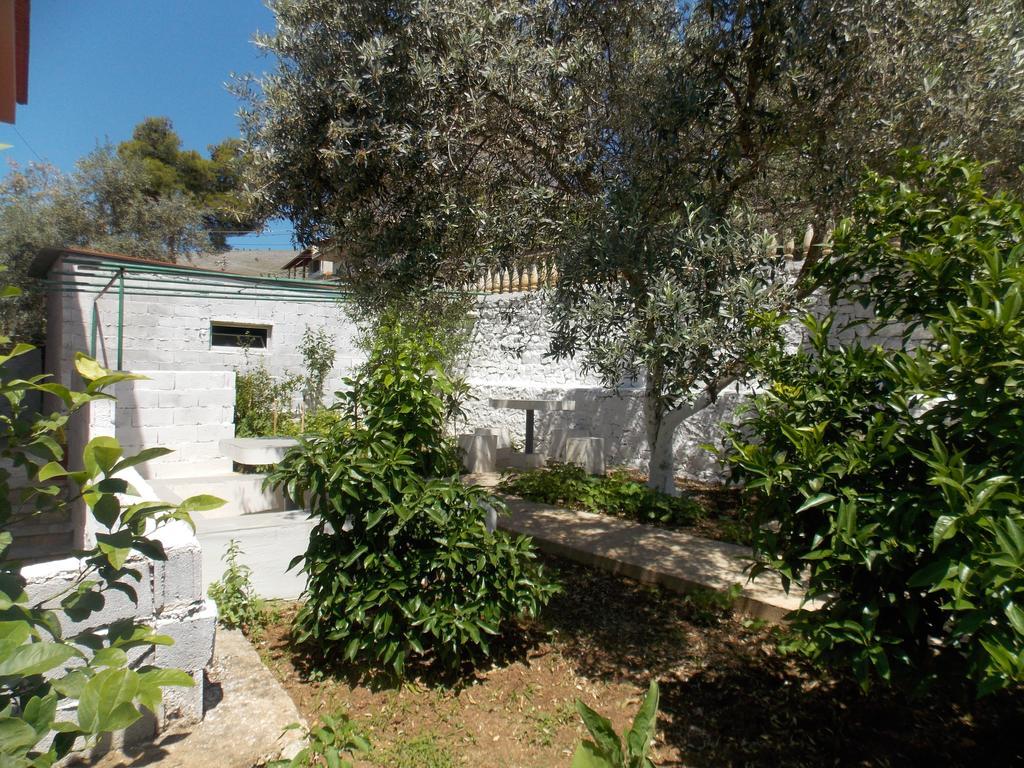 Guest House Vila Bega Саранда Екстер'єр фото